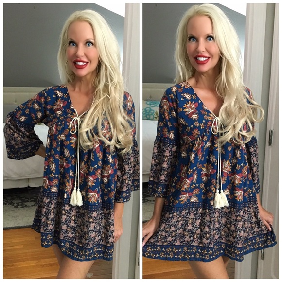 Dresses & Skirts - LAST 1!!  💕Stunning blue printed swing dress!